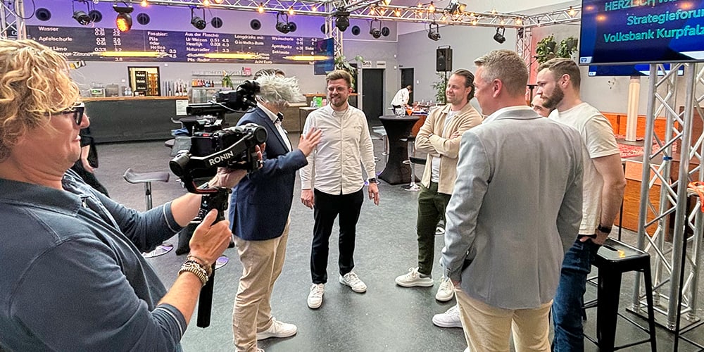 Für die Volksbank Kurpfalz hatten wir die Auftrag, die künftigen Geschäftsberichte in ein dynamisches, interaktives Format zu verwandeln, das auch künftig Infos, spannende Artikel und faszinierende Einblicke in die Welt der Volksbank Kurpfalz bietet.